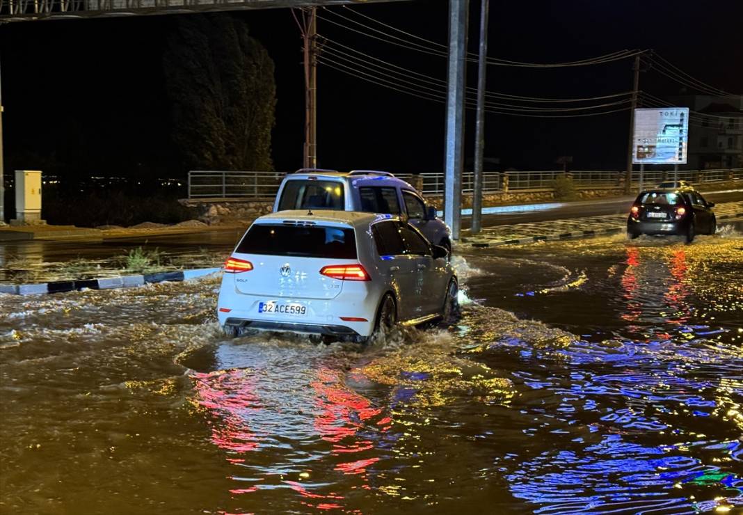 Konya’nın komşu ilini sağanak vurdu 17